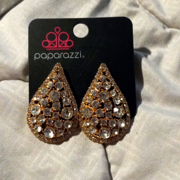 Paparazzi post earrings